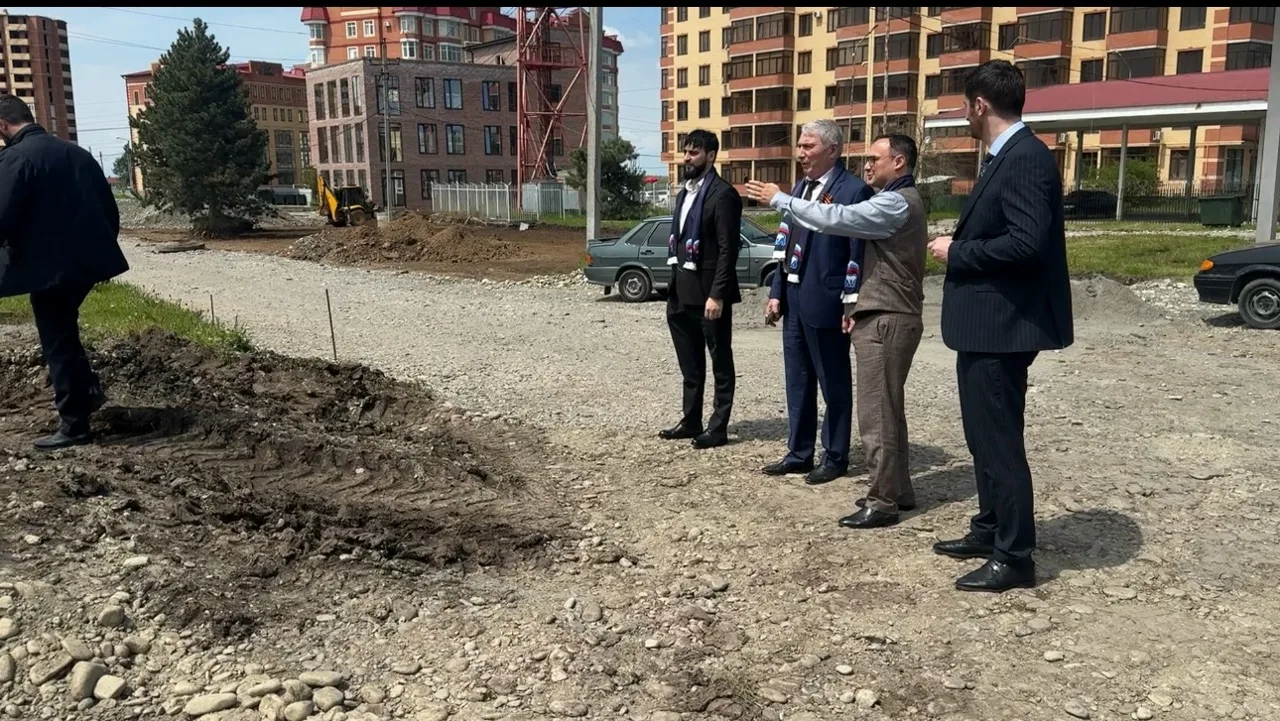 Депутаты Городского совета г. Магас оценили ход благоустройства нового парка.

✅ Городской Совет деп