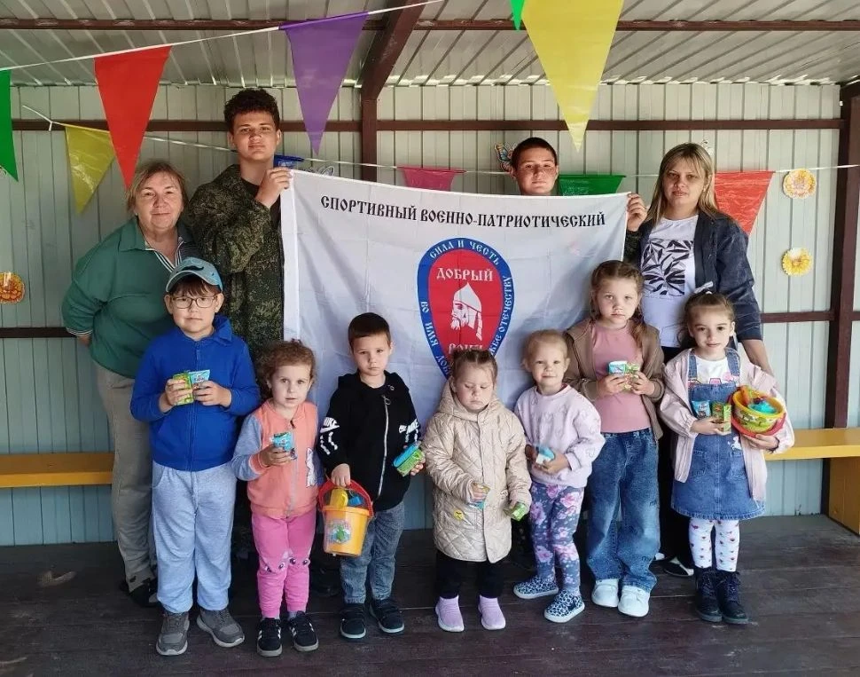 С днем защиты детей поздравил  Военно-Патриотический Клуб "ДОБРЫЙ ВОИН" .