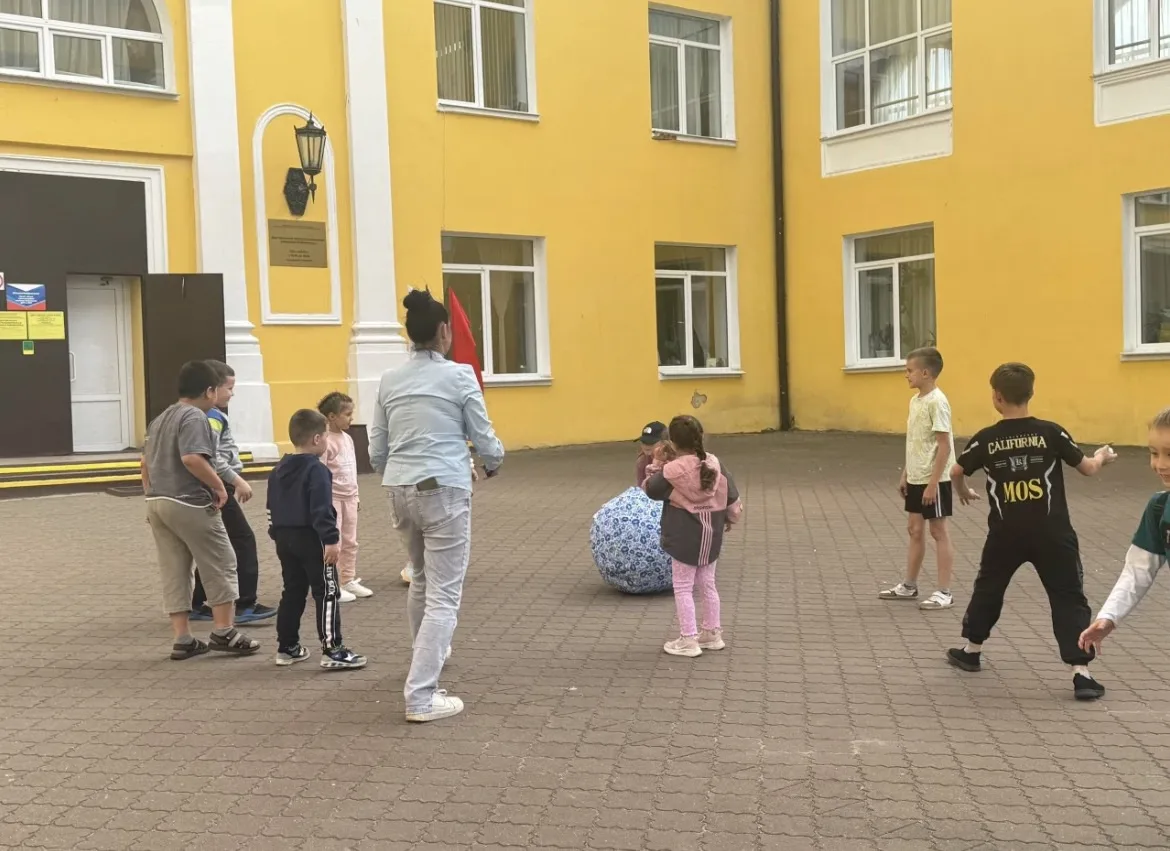 На Дворцовой площади прошла музыкальная зарядка для маленьких жителей города