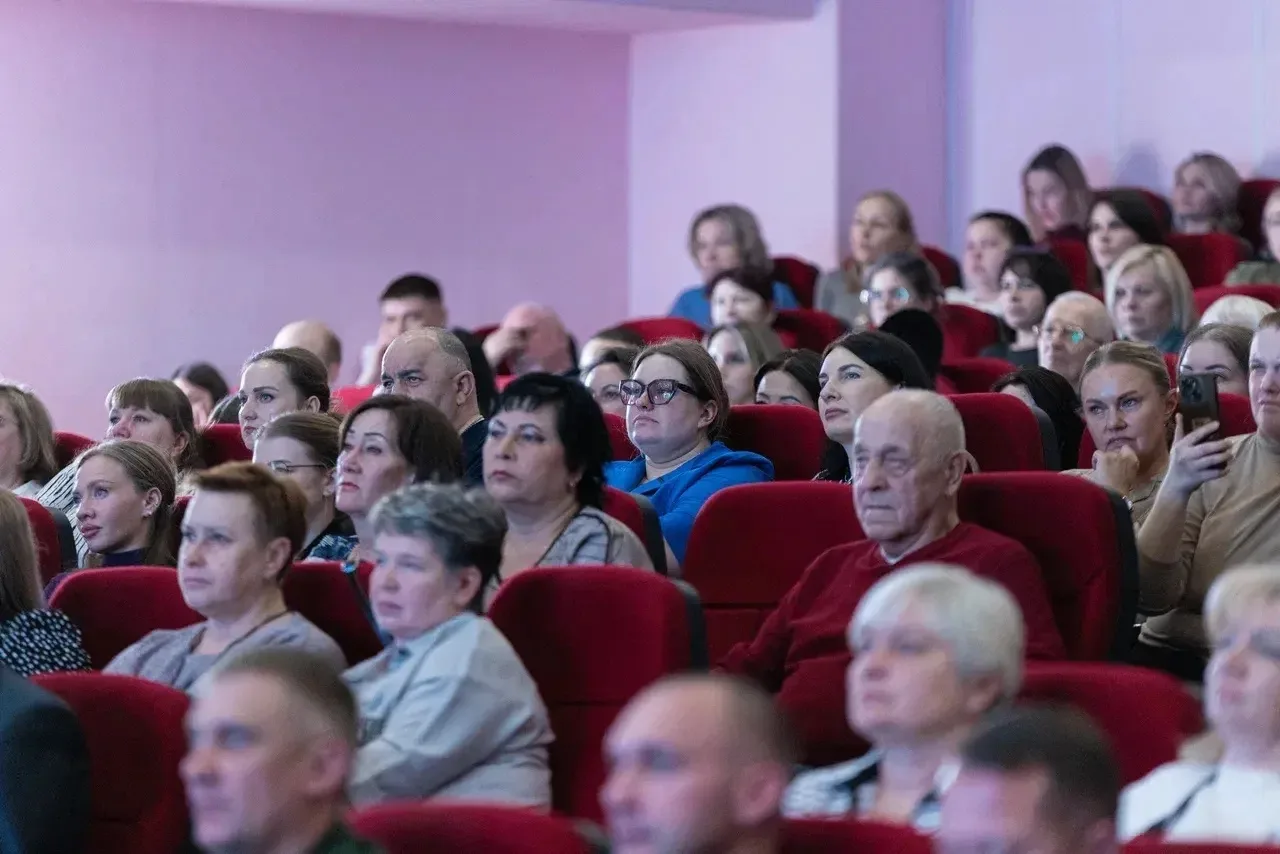 Рабочая поездка в Невельский район.  ✔️Начала с личного приёма граждан. Одна из самых частых тем — ж