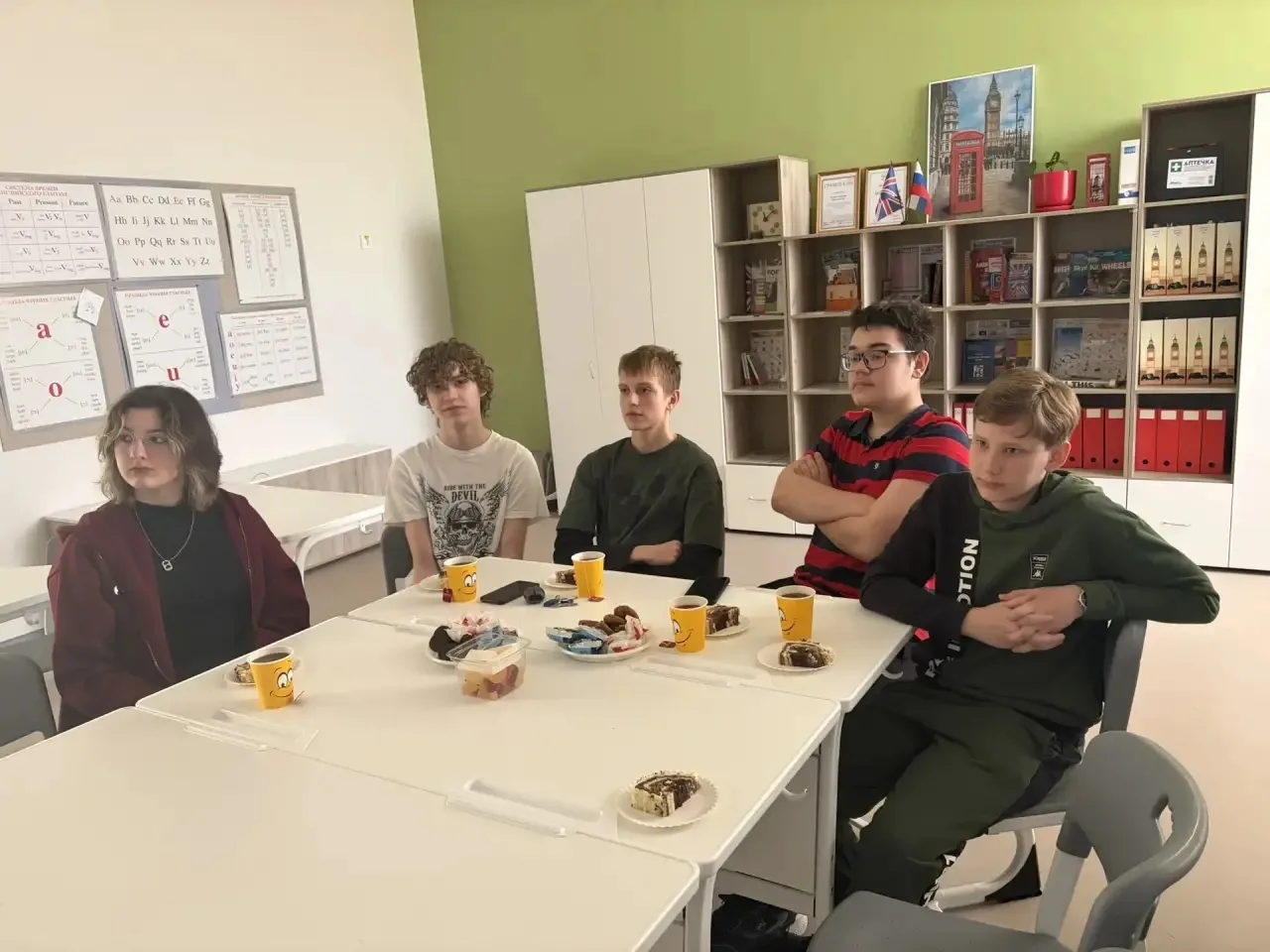 Сегодня ребята из 8 «Д» провели день с пользой 😊  Они посмотрели фильм «Группа крови» (2025), режисс