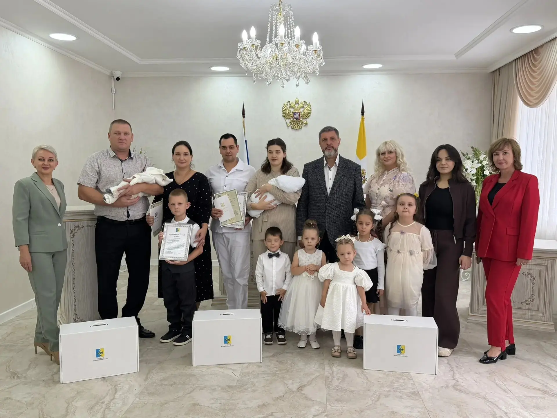 Сегодня в отделе ЗАГС Кировского муниципального округа прошла торжественная церемония в...