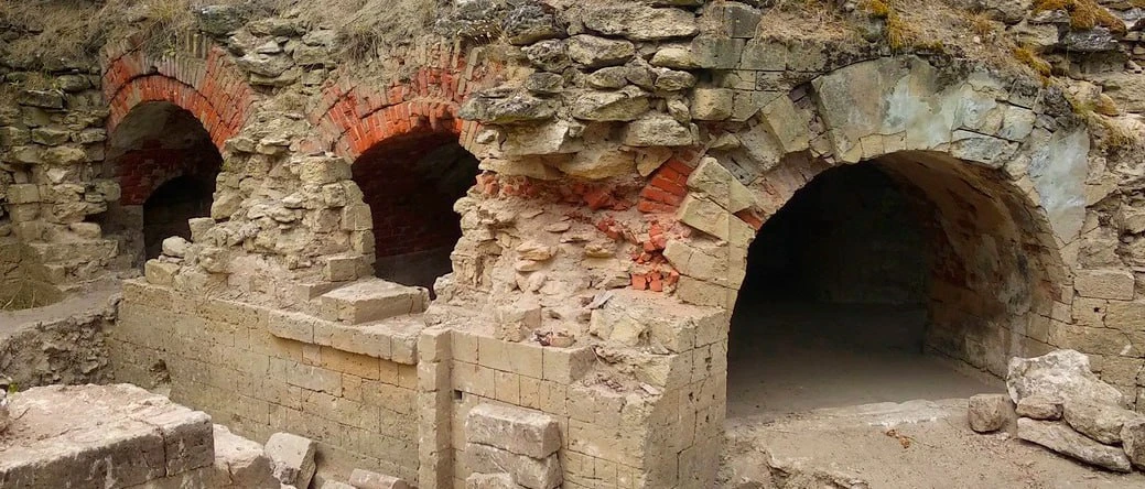 От укрепления остался только остов.