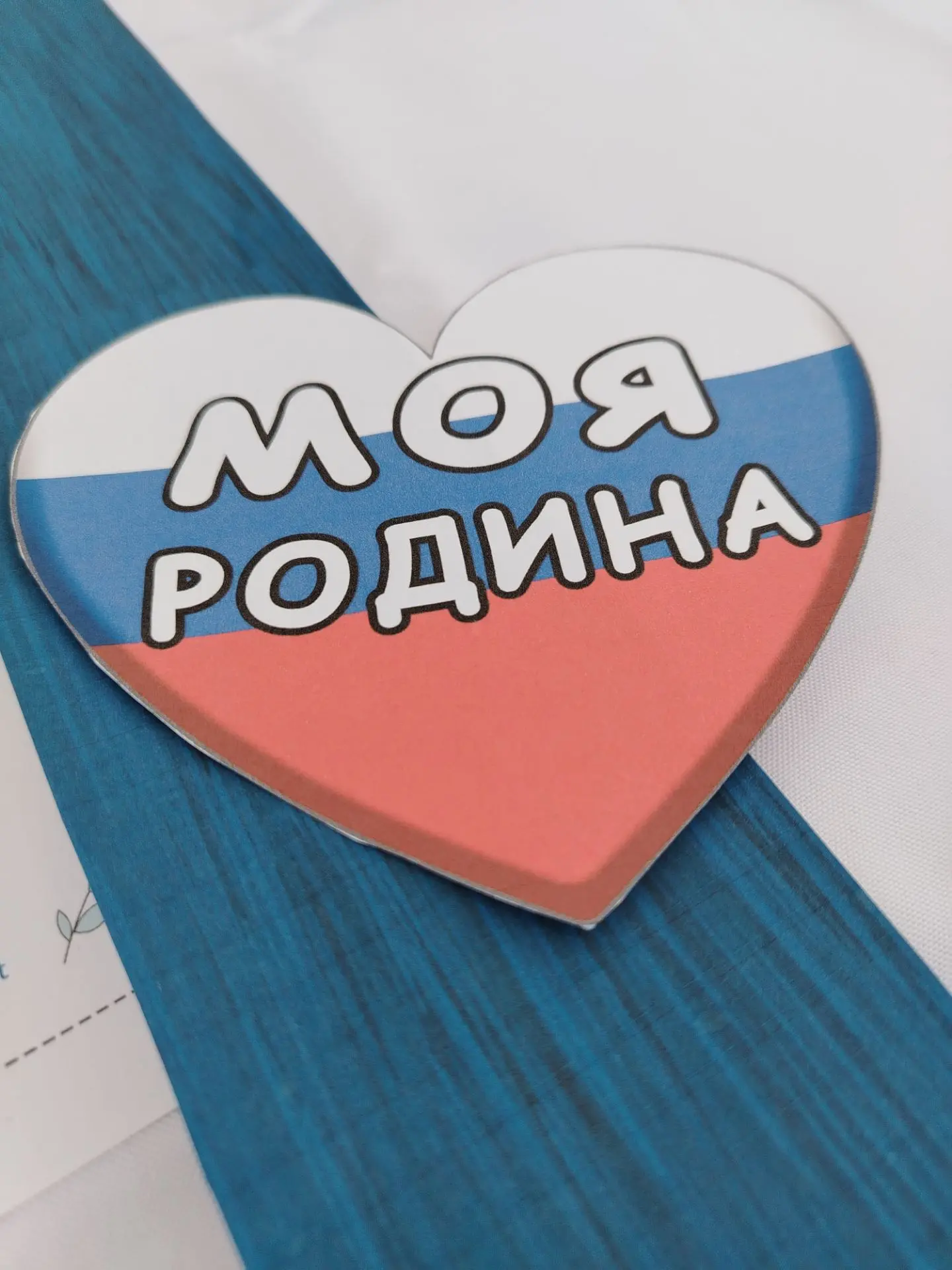В День флага России  наша школа организовала интерактивную локацию «Мастерская момента»...