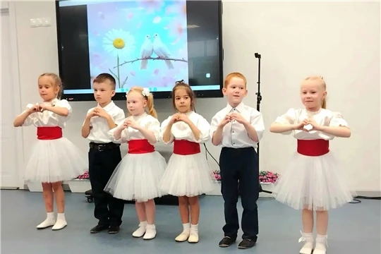 День семьи, любви и верности - важный день, подчеркивающий значимость института семьи для современно
