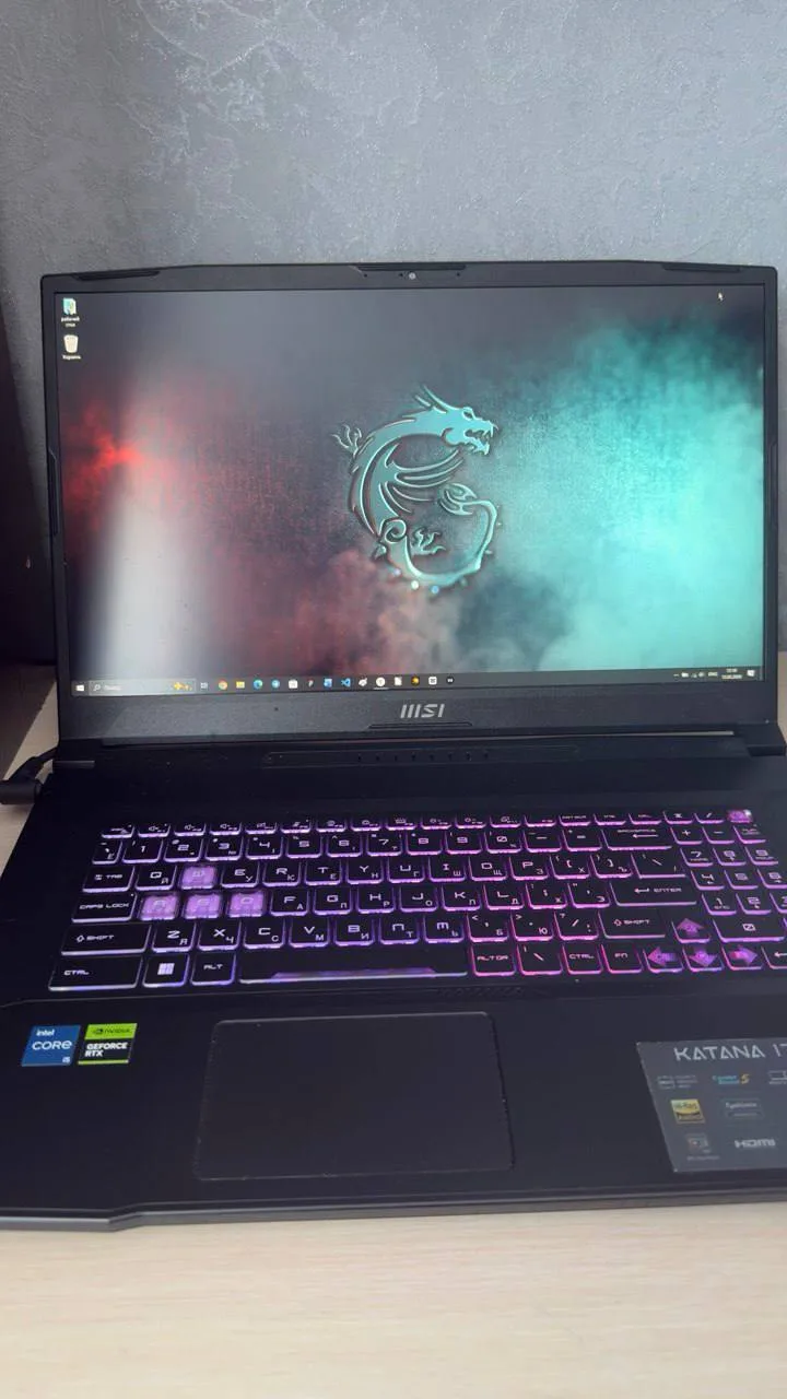 Продам игровой ноутбук MSI Katana 17 (RTX 4060)