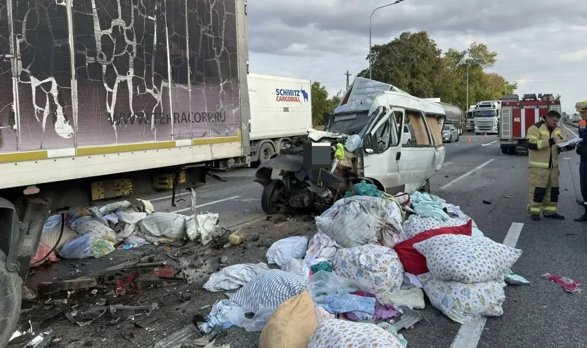 📰 Семья с двумя детьми пострадала в массовом ДТП с грузовиком в Краснодарском крае
