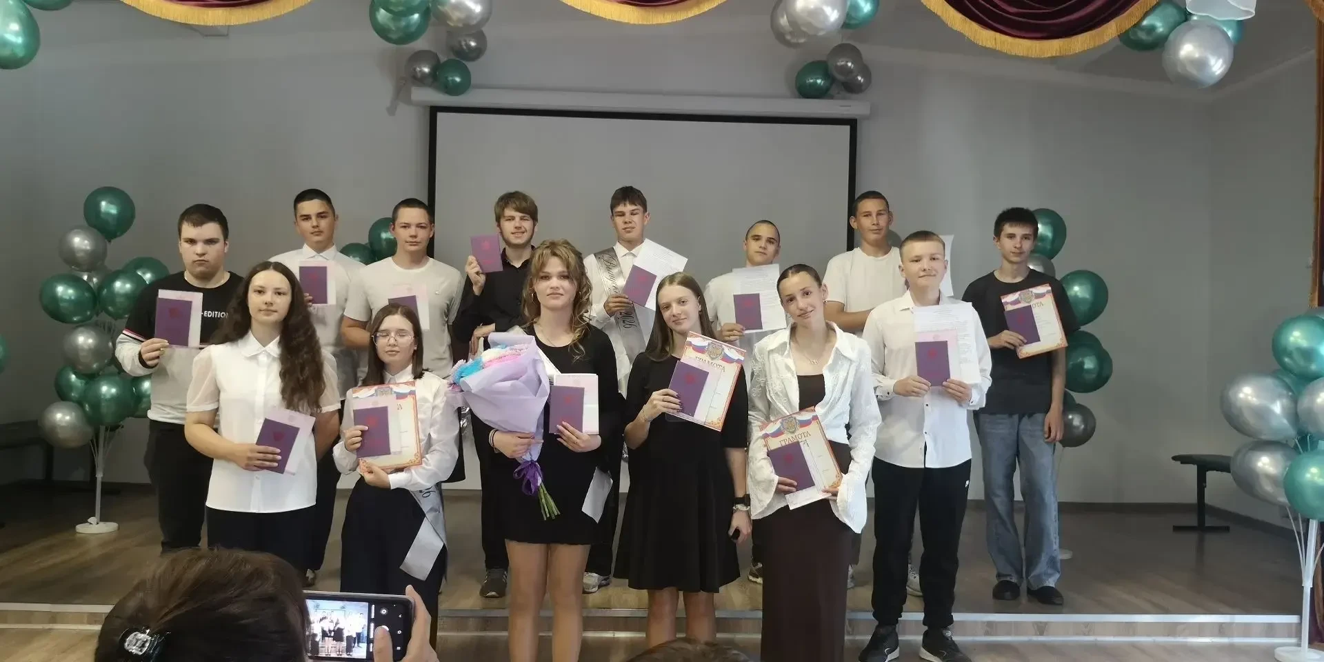 🎓 ВЫПУСКНОЙ В 9-Х КЛАССАХ — ПЕРВЫЙ ВЗРОСЛЫЙ ШАГ!
Сегодня в Тюхтетской средней школе №1 прошла торже