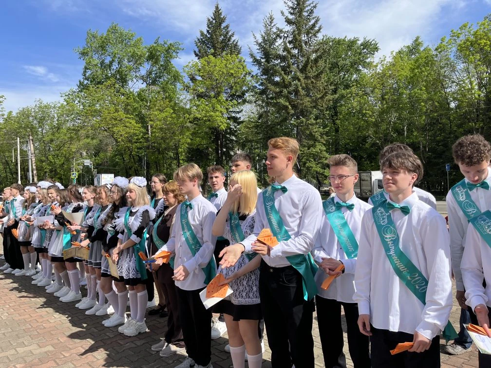 🌟 Последний звонок в лицее: финальная глава, которая началась с полёта  Сегодня для наших одиннадцат