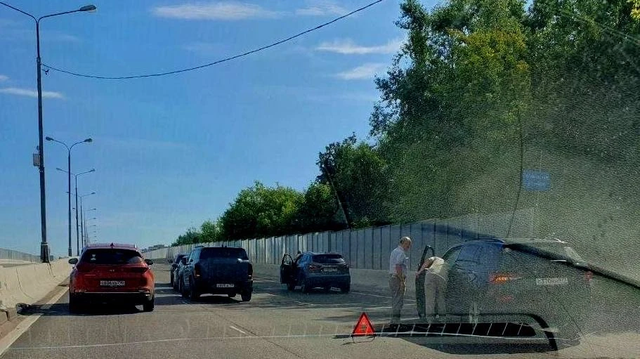 Четыре автомобиля столкнулись на «новом» мосту

По словам очевидцев, утром 15 июня у въезда на мост 