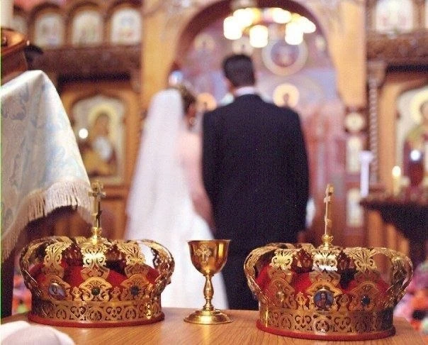 Никто не выходит замуж и не женится по любви. Любовью принято называть чувство, которое совсем ею не