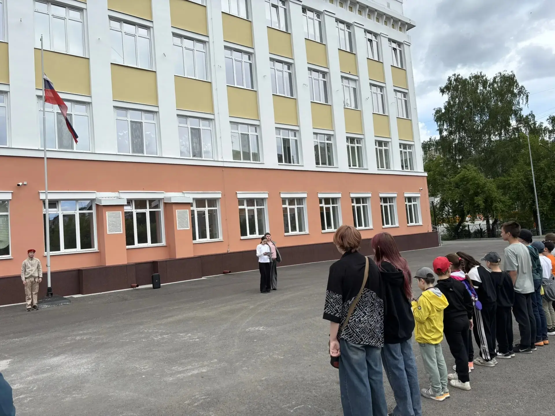 🌈 Лето началось! В нашей школе открылся лагерь дневного пребывания! ☀️