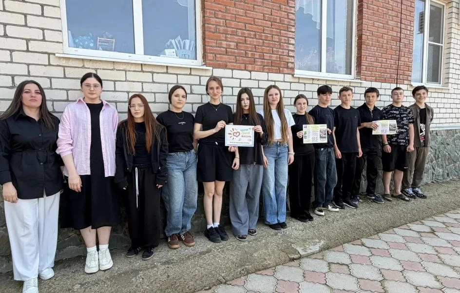 Сегодня вместе с ребятами старших классов мы дружно сказали НЕТ вредным привычкам! Обсу...