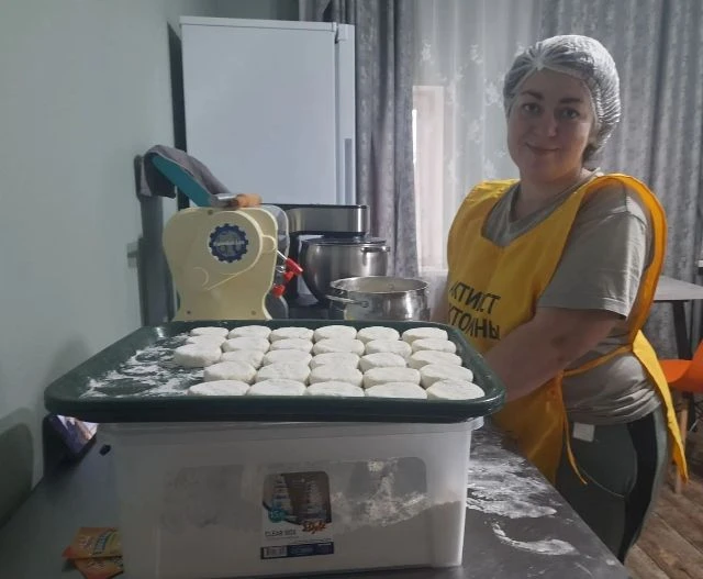 Сделала 3 разноса сырников сегодня) стирка уборка потихоньку... В планах очистить кабач...