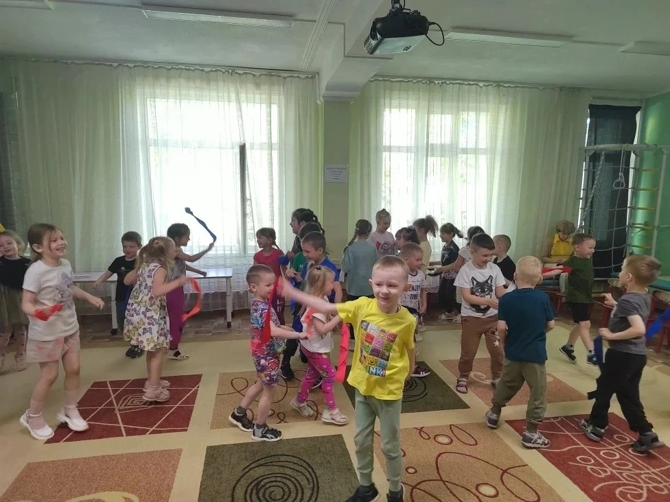 День России в детском саду! 🇷🇺

В старшей и подготовительной группах прошёл праздничный день, посв