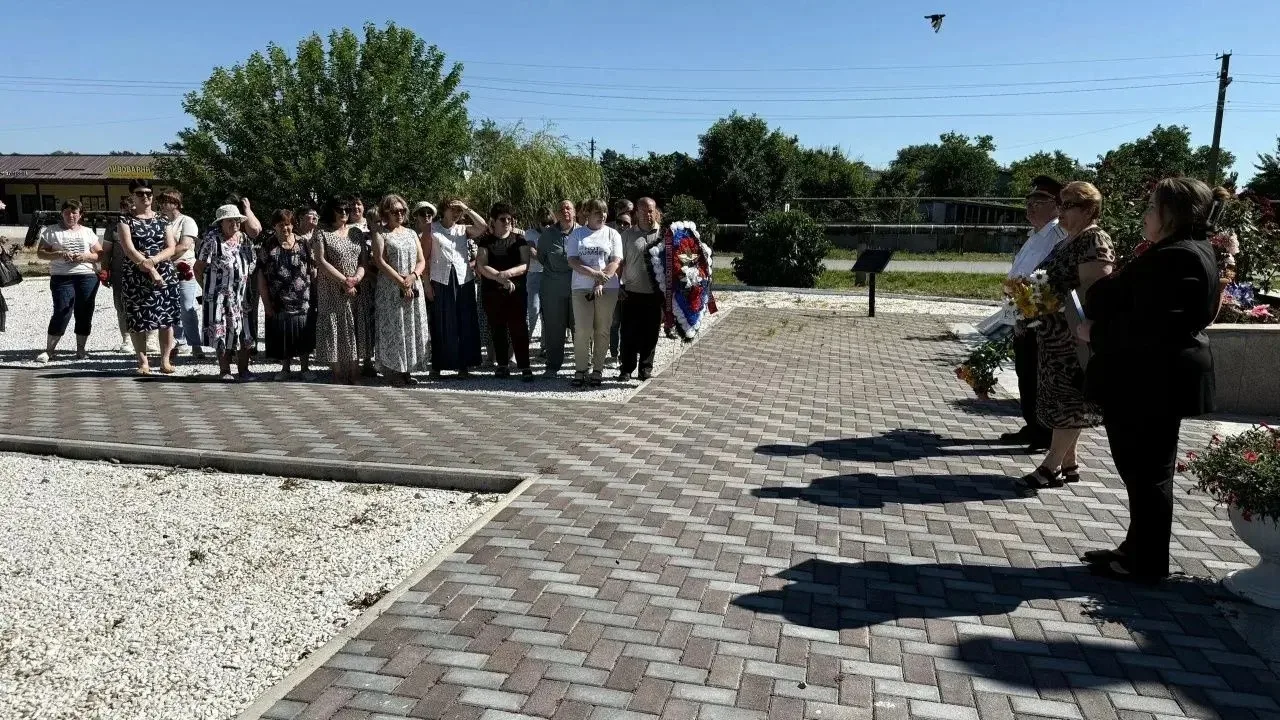Сегодня ровно в полдень в во многих станицах и хуторах района прошёл митинг «Времен связующая нить».