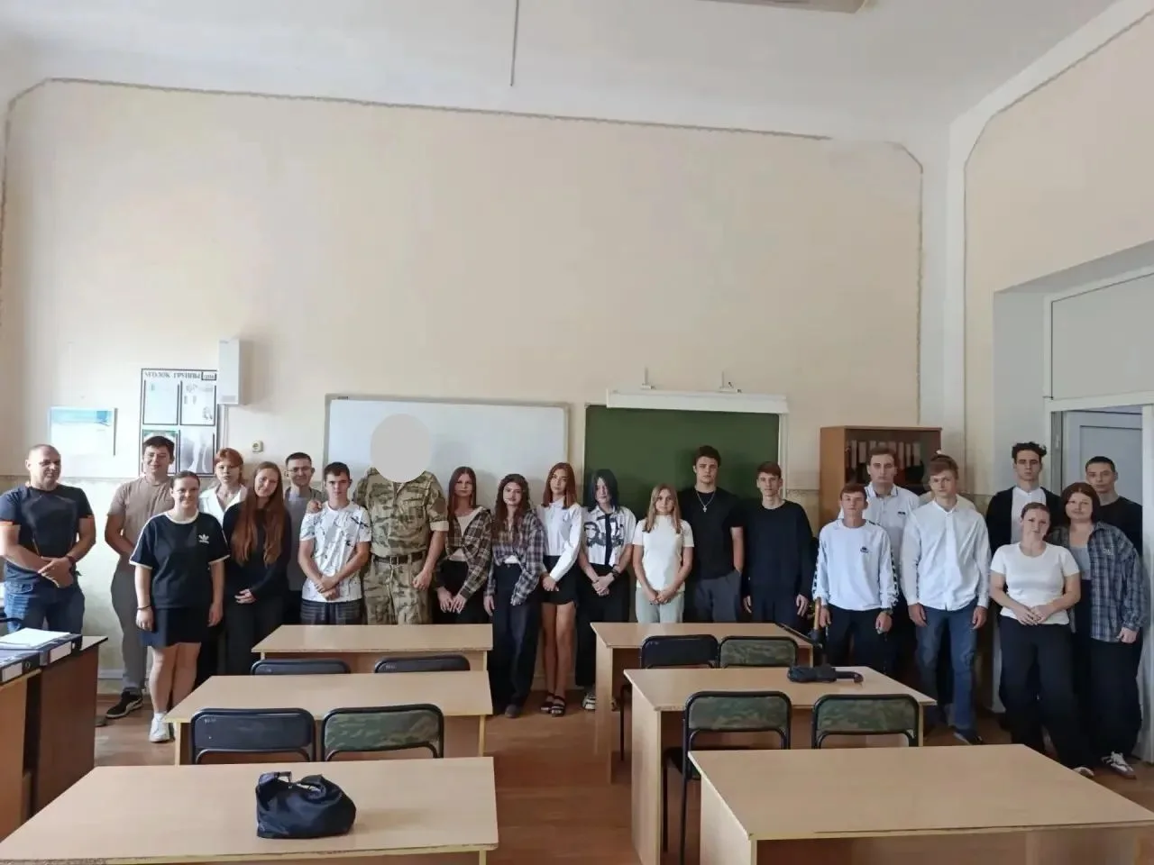 🇷🇺 В Лабинском социально-техническом техникуме прошла встреча молодежи с ветеранами СВО