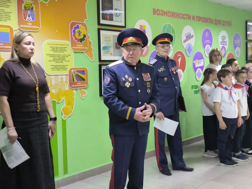 На еженедельном построении вручили грамоты от «Союза Чернобыль». В минувший понедельник на традицион