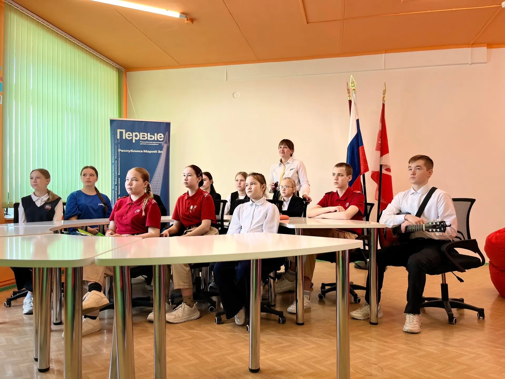 Крым и Россия едины! 🇷🇺  Сегодня активисты первичного отделения Движения Первых школы №3 п. Советски