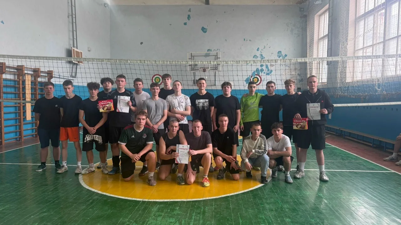 В Калужском филиале ПГУПС подвели итоги турнира по волейболу среди первых курсов 
В спортивном зале 