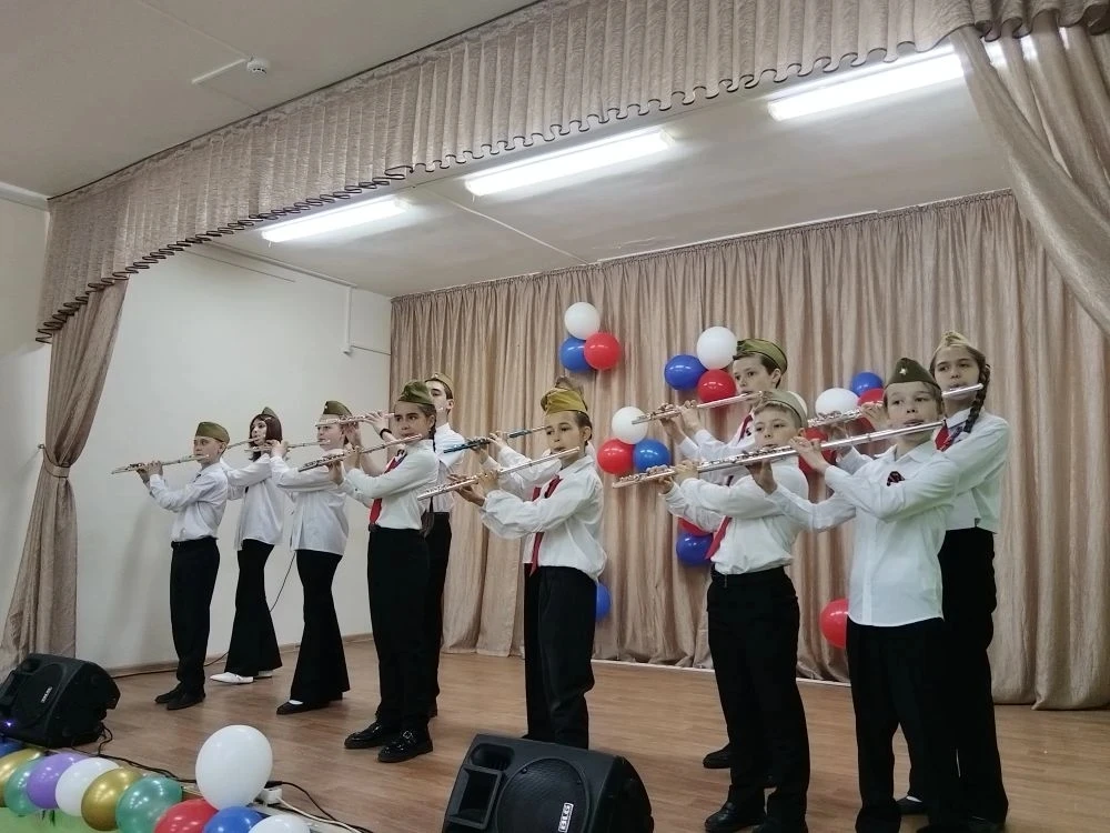 Концерт мира и добра: гости из музыкальной школы на нешей сцене.  Вчера в нашей школе прошло замечат