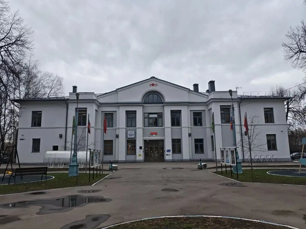 «Зазеркалье» в гостях у Пушкинского музыкально-драматического театра 🎭
