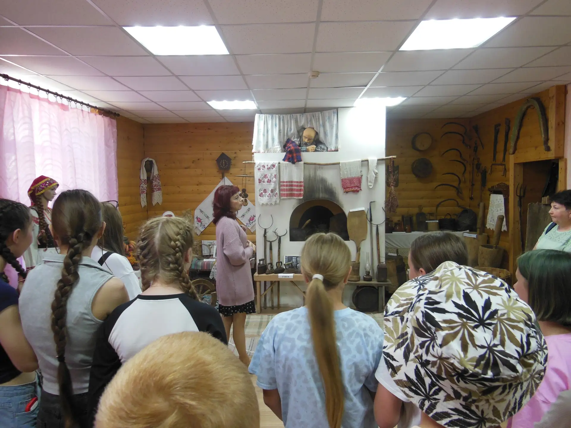 🙎‍♀🙍‍♂5 июня город Духовщину и наш музей посетили учащиеся Демидовской средней школы №1 😊

Ребята