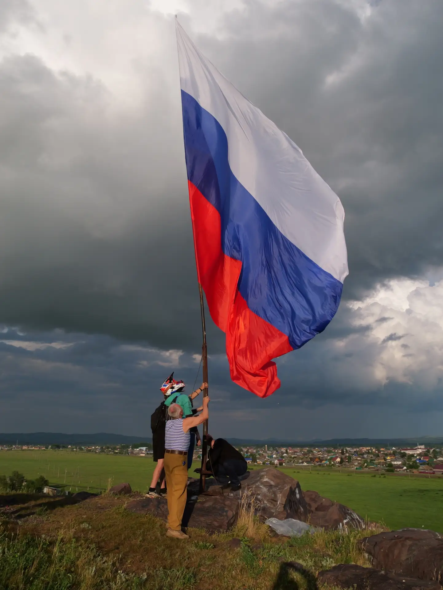 Вершина покорилась флагу. 🇷🇺