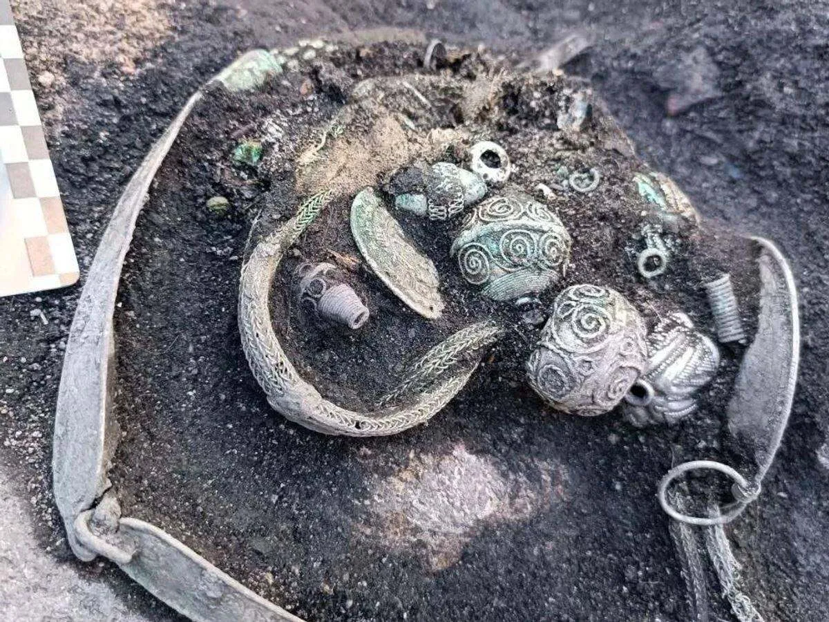🏺 В Ленобласти нашли 2 кг серебра X–XIV веков