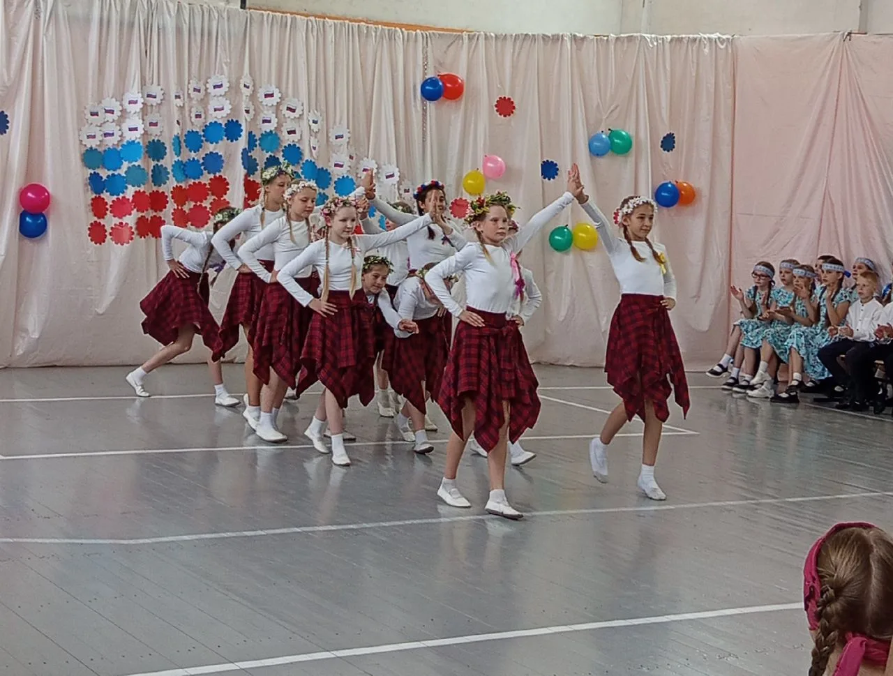 ТАНЦУЮЩАЯ ШКОЛА 💯

💥 Каждую весну в начальной школе проходит фестиваль танца. 22 мая ученики, педа