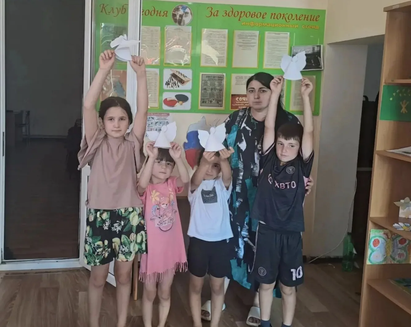 В домах культуры Лазаревского Центра национальных культур прошли акции памяти «Дети Донбасса».

27 и
