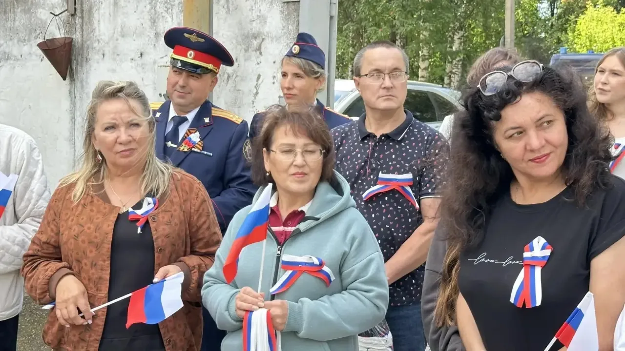 Сотрудники следственного управления отметили День Государственного флага Российской Фед...