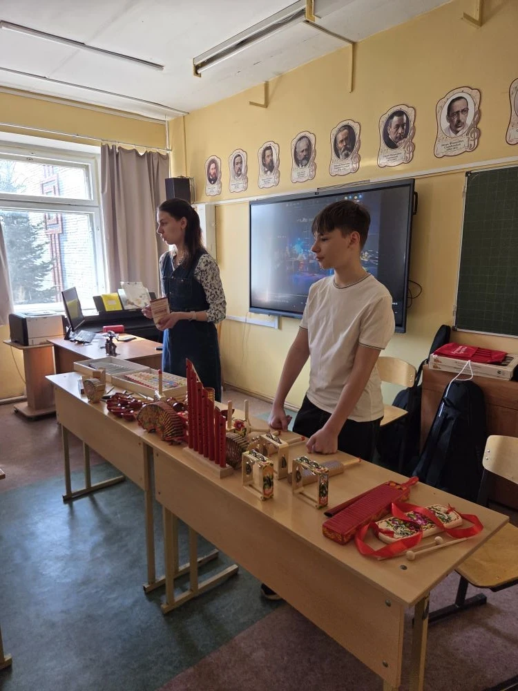 🎵 Музыкальное путешествие пятиклассников 🎶  🗓️ 7 мая 2026 года ученики 5 «Д» класса (классный руково
