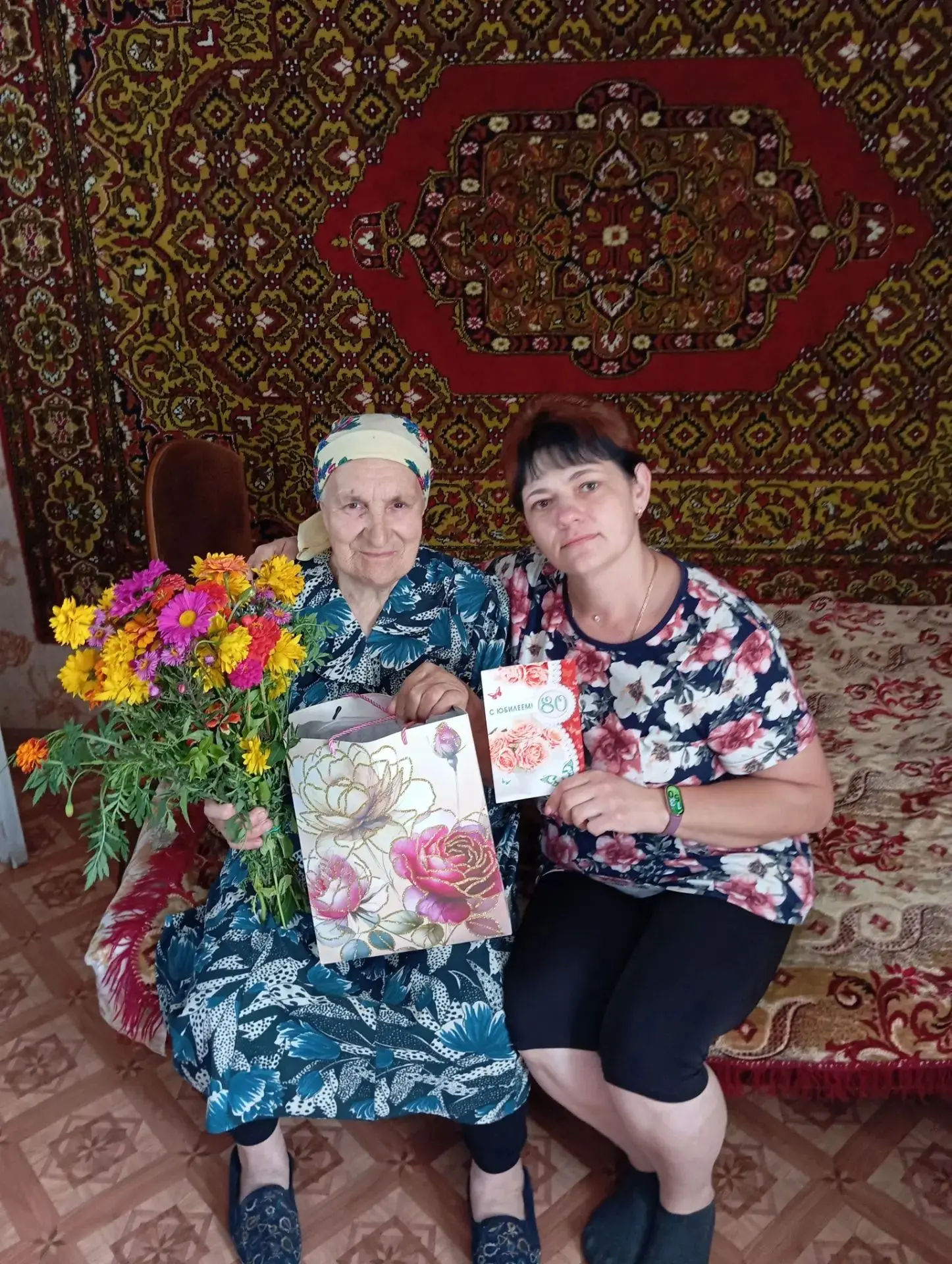 🌷 Социальный работник Нефедова Л.В. поздравила с юбилеем получателя социальных услуг н...