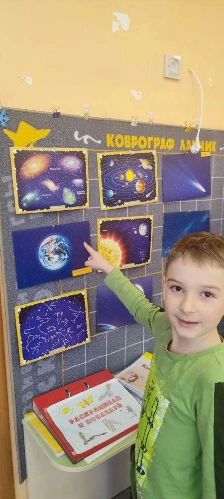 В предверии Дня космонавтики дети подготовительной группы "Непоседы" превратили свою группу в Детску