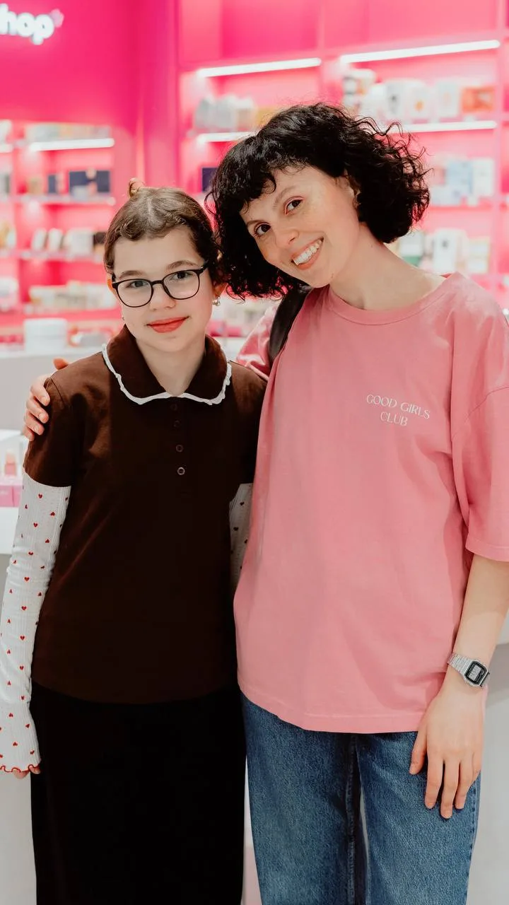Подопечные фонда «Антон тут рядом» в гостях у hollyshop 🩵  Продолжаем рассказывать о нашем проекте «