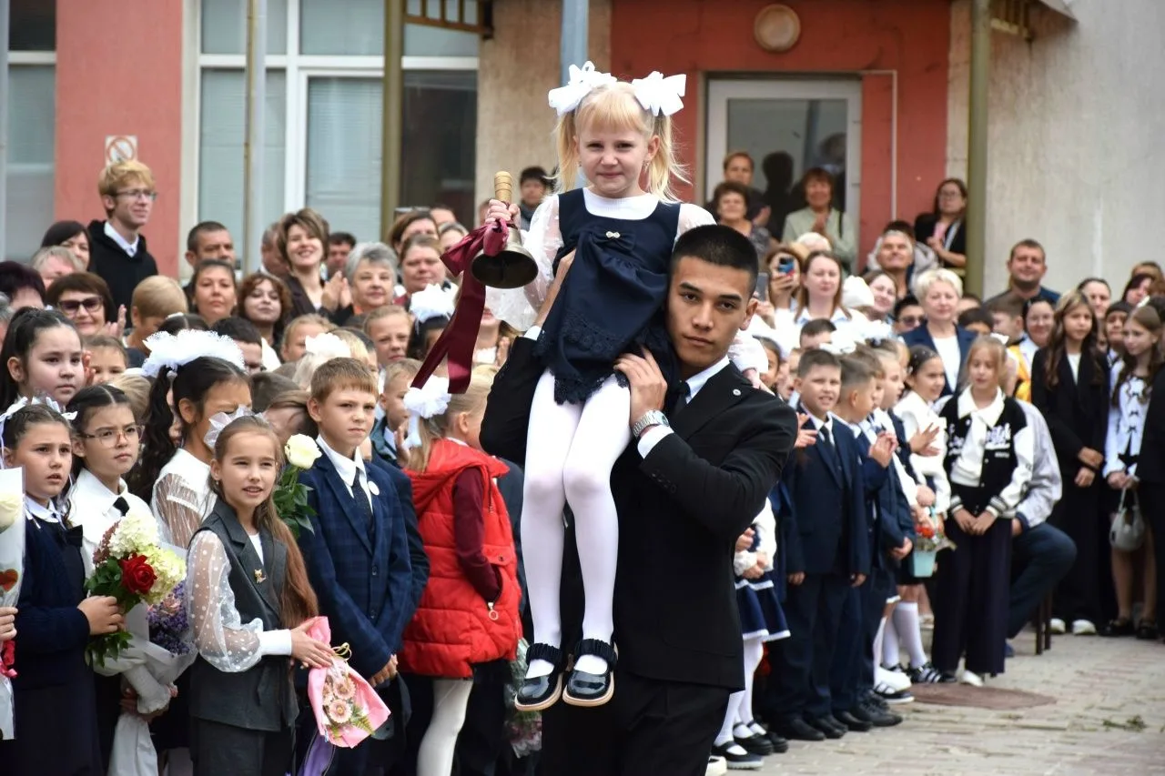 Дорогие земляки! Поздравляю школьников, родителей и учителей Беляевского района с Днем ...