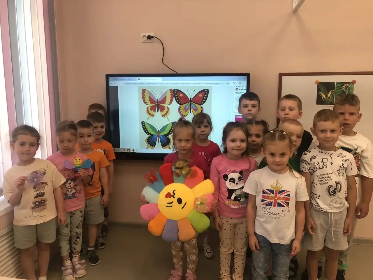 🦋Сегодня, 19 июня, мы отметили День бабочек! 
Дети посмотрели презентацию "Мир бабочек" и были пора