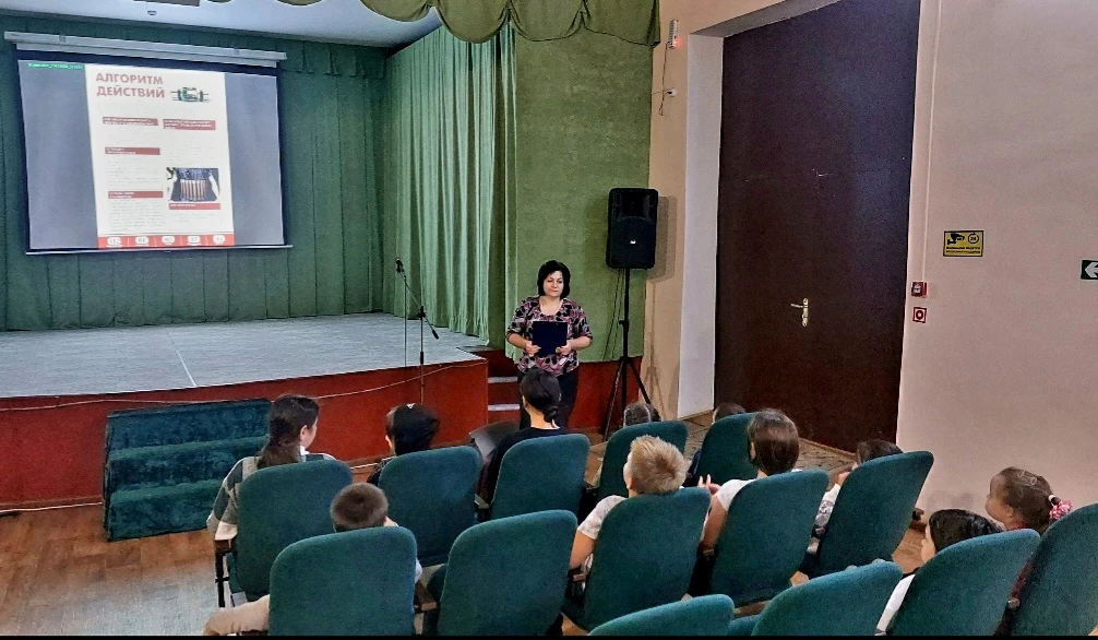 В Доме культуры с.Первомайское для ребят пришкльного лагеря "Солнышко" МКОУ СОШ №11, проведен информ