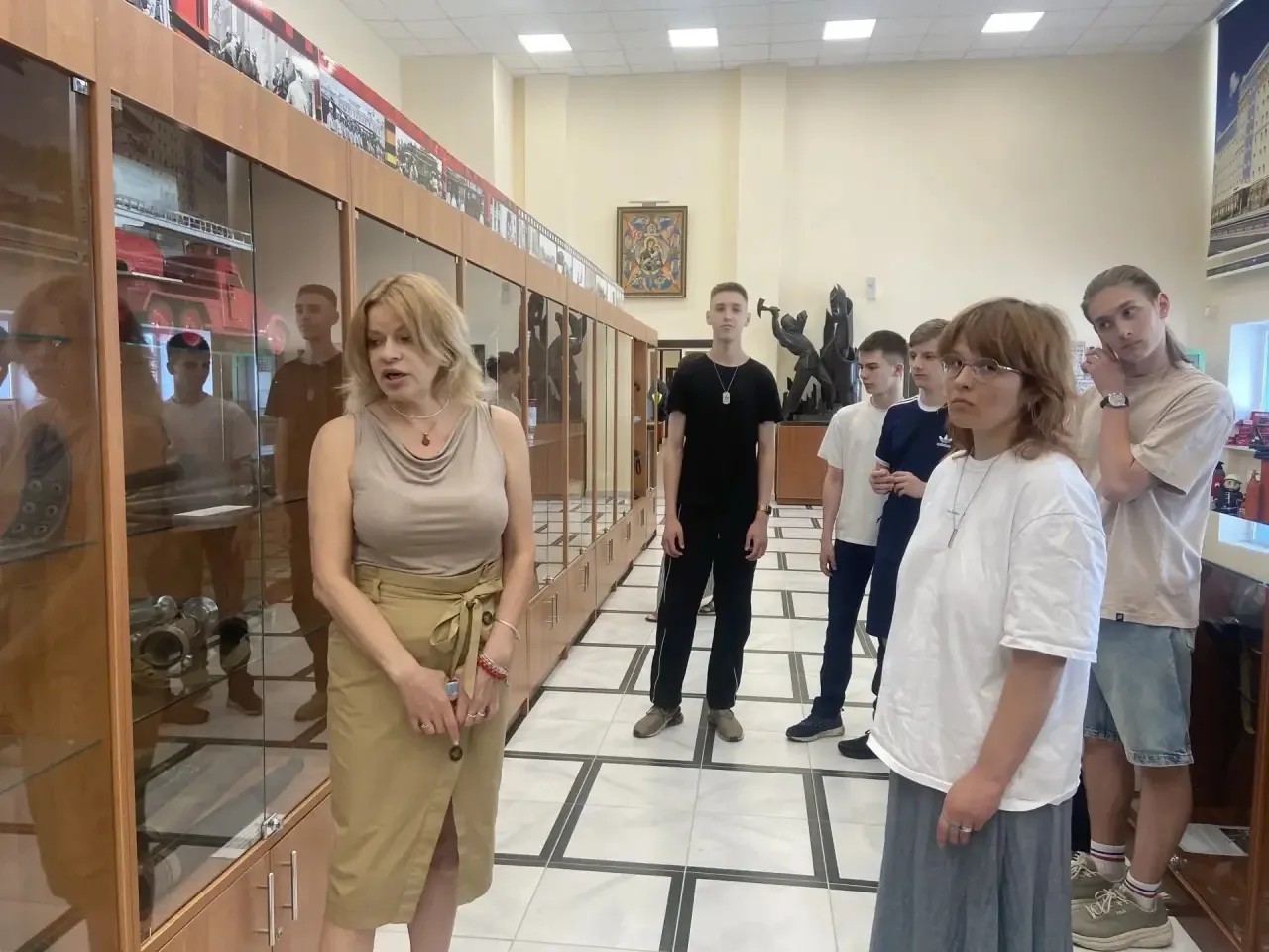 Десятиклассники школы "Созвездие" в гостях у МЧС: Урок мужества и профессионализма Сегодня 21 мая уч