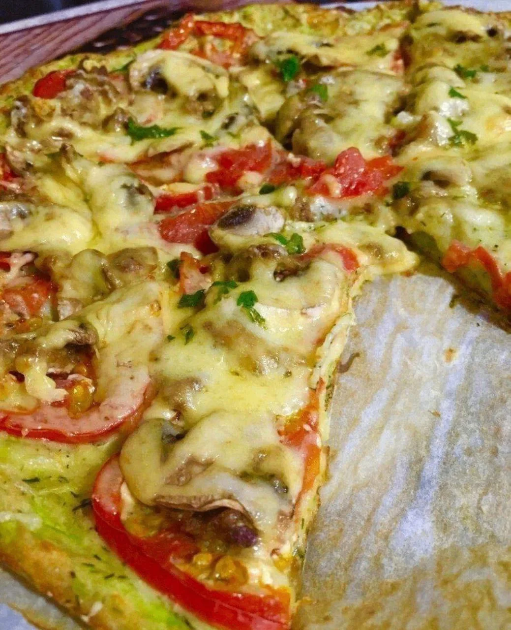 ​🍀ПП -ВКУСНАЯ КАБАЧКОВАЯ ПИЦЦА В ДУХОВКЕ

Итого на 100 г - 90.4 ккал: Бжу- 5.4/2.6/ 11

♨️Ингредиен