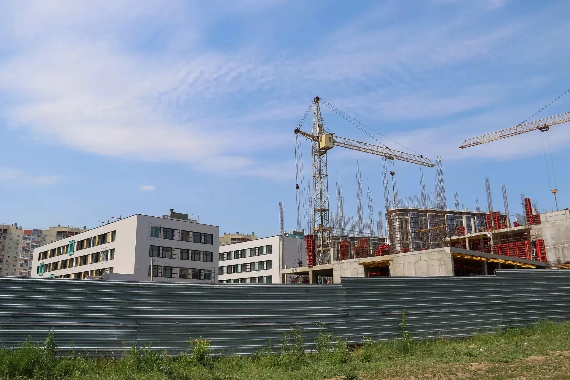 🏫 ️ В Барнауле продолжают возводить самую большую школу