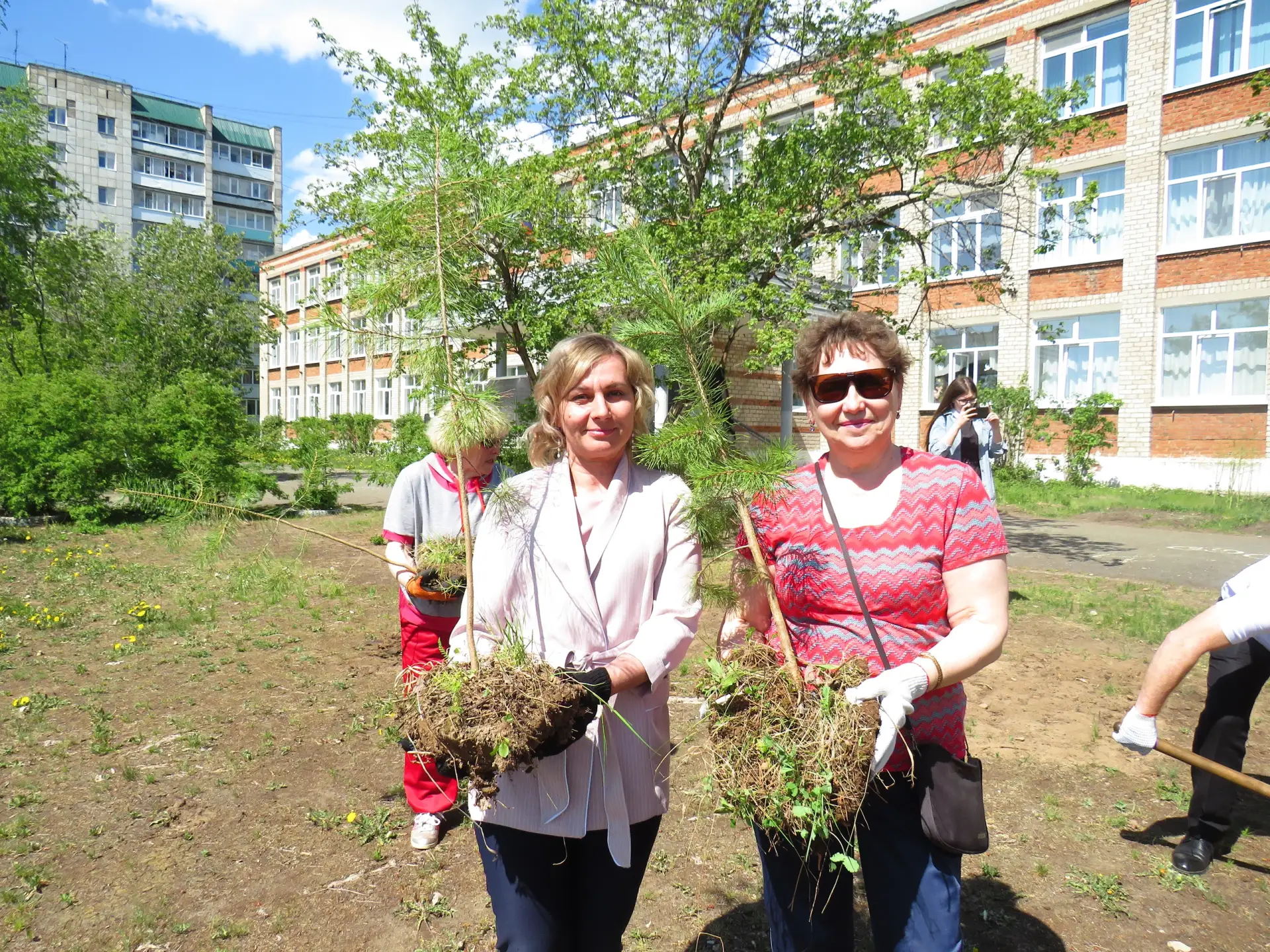 👥Всероссийский #МарафонСлужение рассказывает о тех, кто посвятил себя муниципальной службе и помощи