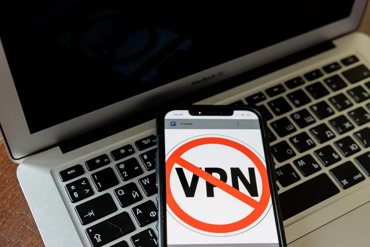 ⚡ РКН усилил давление на VPN в России. Крупнейшие сервисы сообщают о массовых сбоях из-...
