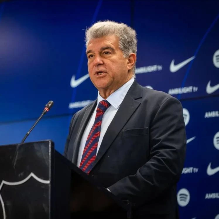 🚨 Mundo Deportivo: Жоан Лапорта не отправится в Англию на предсезонный сбор «Барселоны» после перен