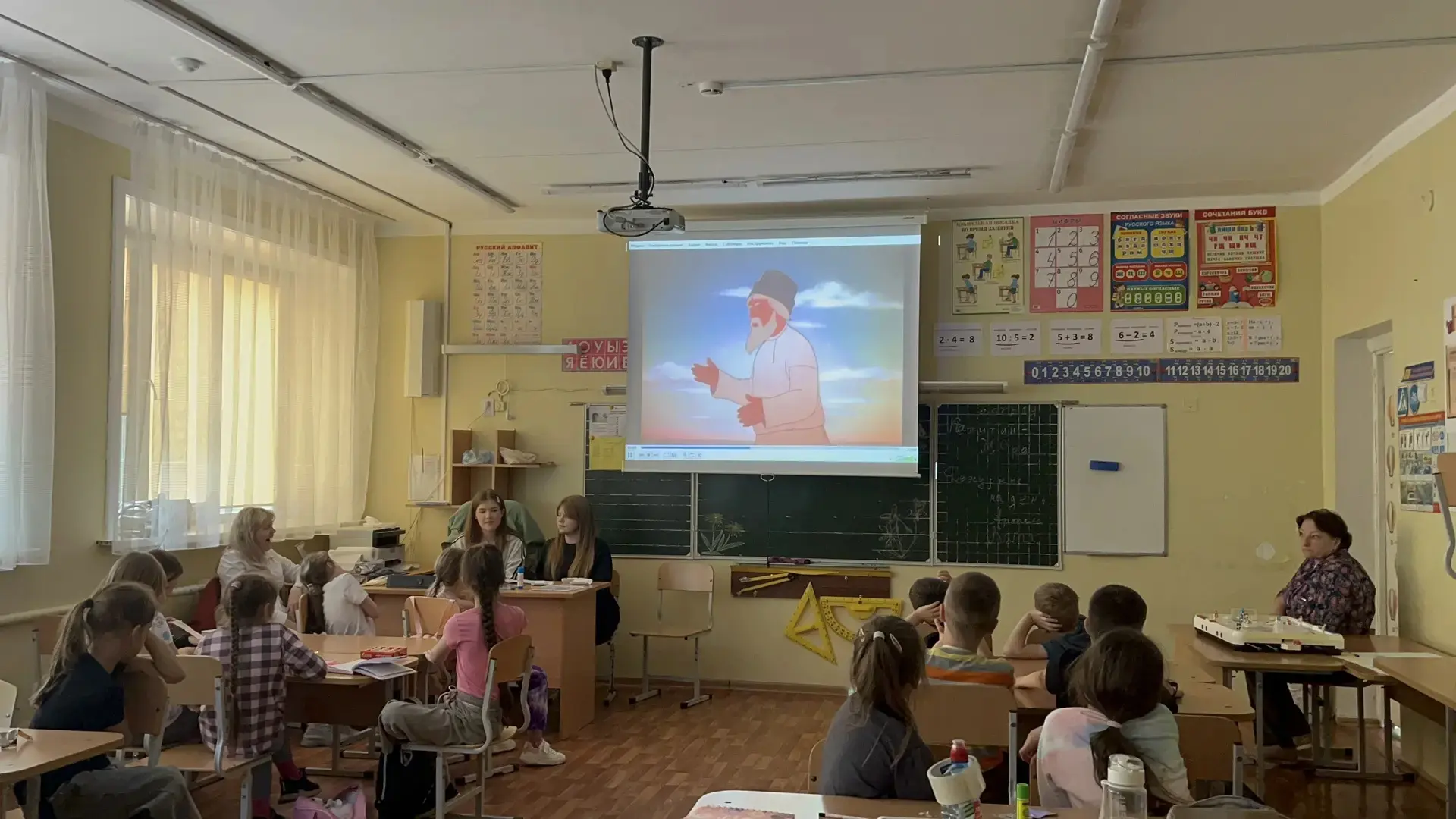 Кто быстрее всех отгадает? 🤔 Мы устроили для наших юных знатоков литературную викторин...