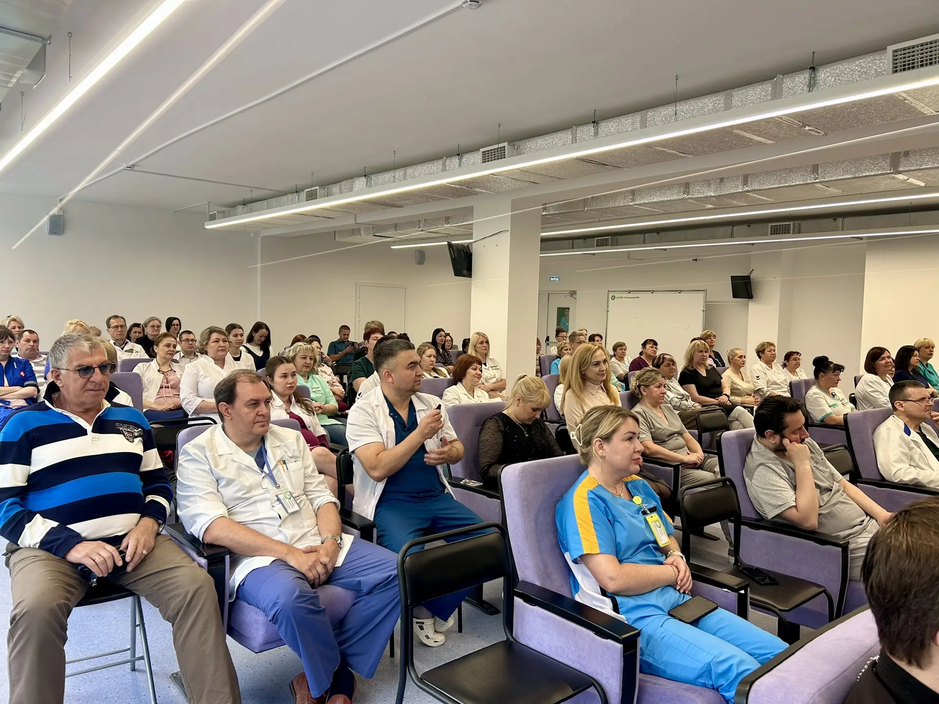 Дорогие друзья!

21 июня наша страна отметит День медицинского работника. Сегодня, в преддверии этог