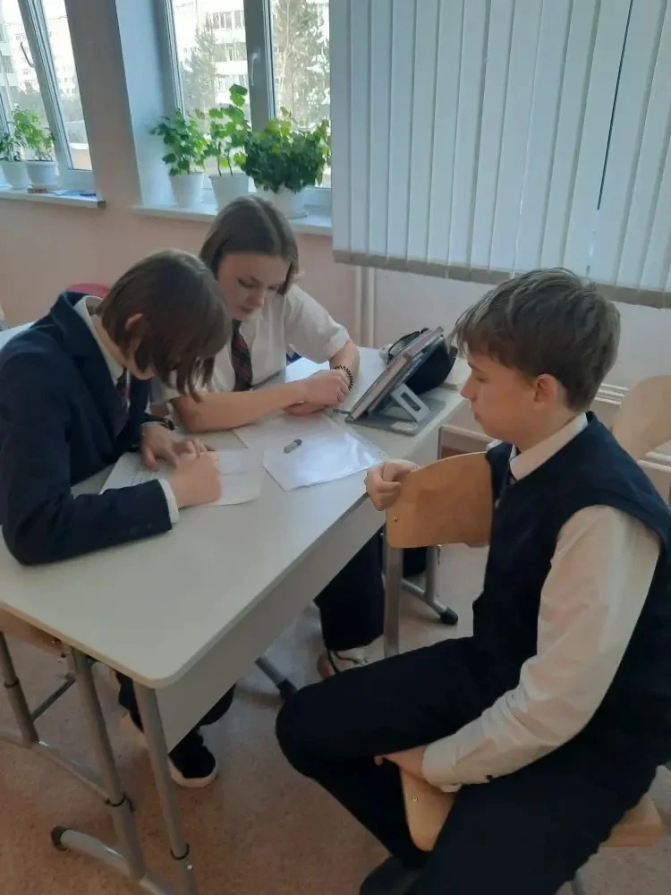 🗒️  7Г — защищаем проекты!  ✨ 14 и 18 мая в 7 гуманитарном классе состоялась защита проектно-исследо
