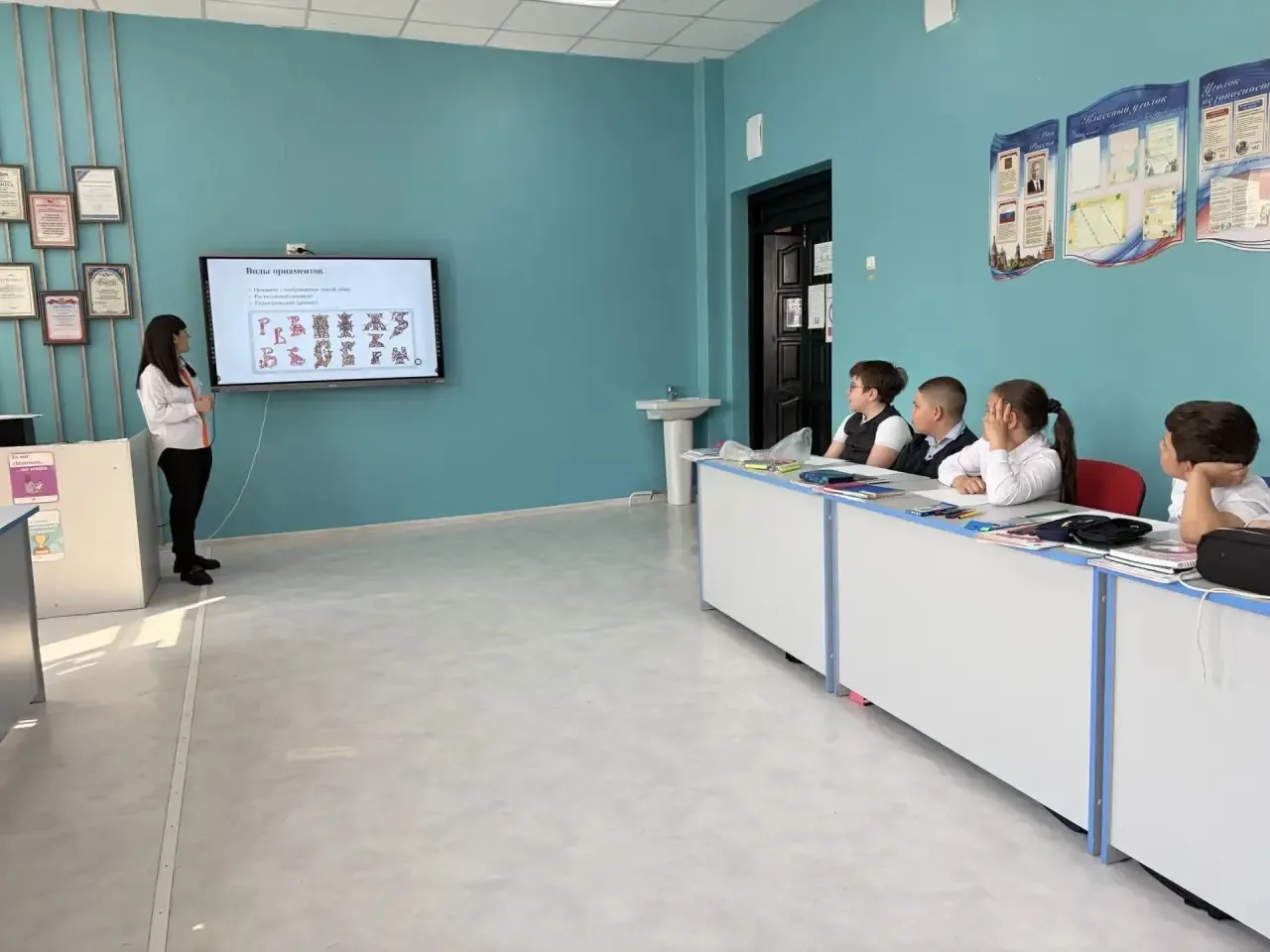 🖌 Кириллица в красках: в преддверии Дня славянской письменности гимназисты создавали свои «Буквицы» 