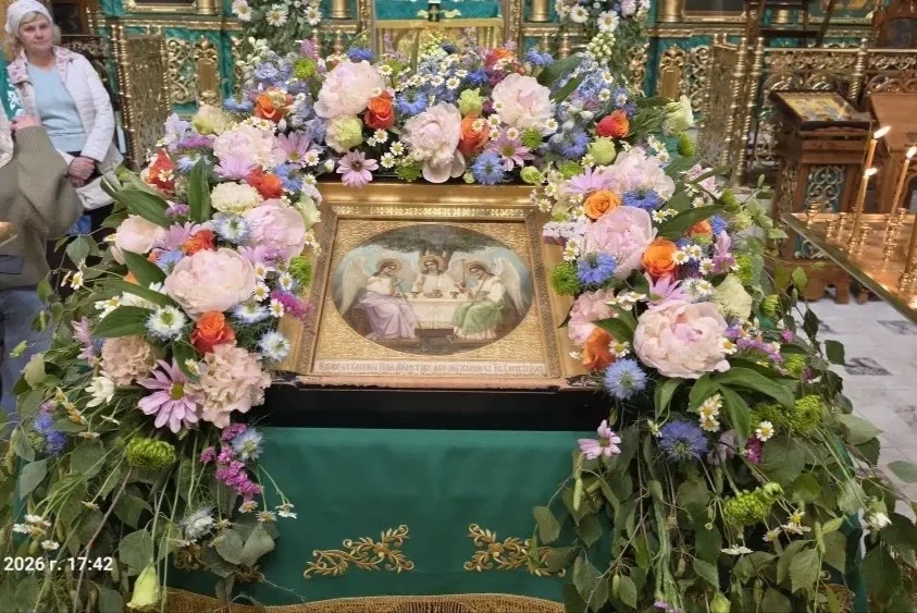 С Праздником Святой Троицы 🕊️